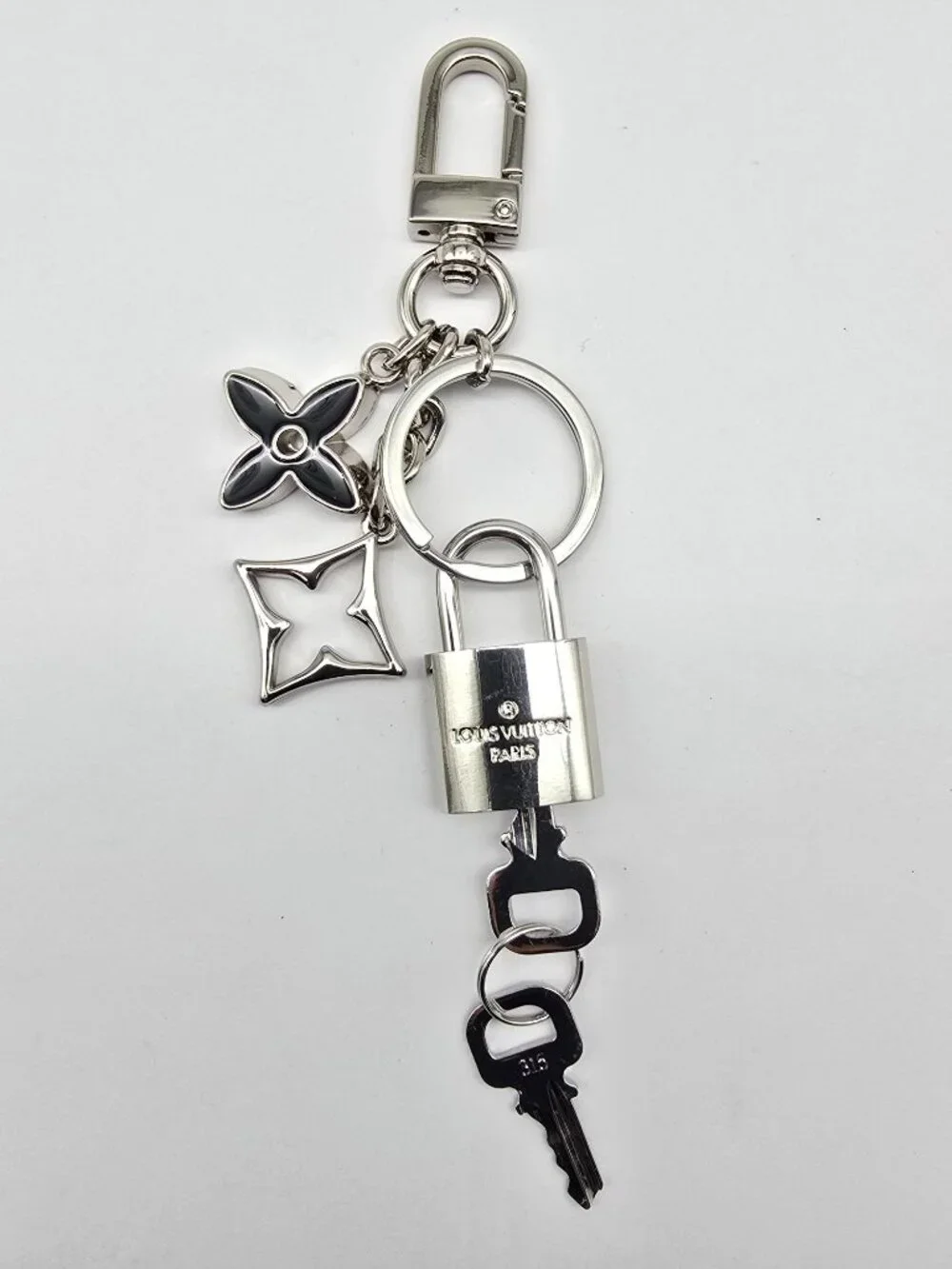 Authentic Louis Vuitton Silver Padlock 🔒 Key Set w/ Unbranded Clover Bag Charm